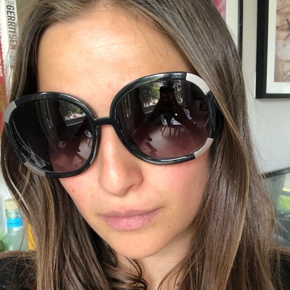 Chloe Oversized Gradient Sunglasses - Picture 9 of 9